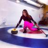 Laury Thilleman découvre le curling, à St-Gervais, en février 2014.