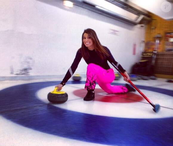 Laury Thilleman découvre le curling, à St-Gervais, en février 2014.