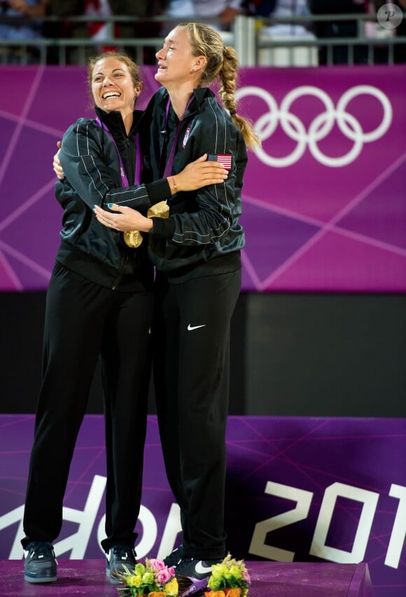 Misty May-Treanor et son amie et partenaire de longue date Kerri Walsh-Jennings ont décroché le 8 août 2012 aux JO de Londres une troisième médaille d'or consécutive dans le tournoi olympique de beach-volley.