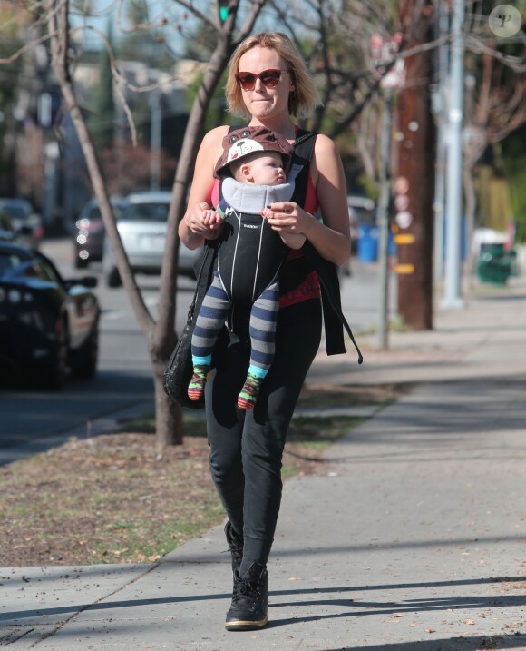 Exclusif - La jolie Malin Akerman se balade avec son fils Sebastian à Hollywood, Le 21 février 2014