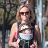 Exclusif - Malin Akerman se balade avec son fils Sebastian à Hollywood, Le 21 février 2014