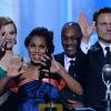 Kerry Washington (enceinte) reçoit le trophée de meilleure actrice pour son rôle dans la série "Scandal" lors de la soirée des NAACP Image Awards à Pasadena, le 22 février 2014.