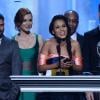 Kerry Washington (enceinte) remporte le trophée de meilleure actrice pour son rôle dans la série "Scandal" lors de la soirée des NAACP Image Awards à Pasadena, le 22 février 2014.