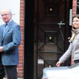 Le roi Carl XVI Gustaf et la reine Silvia de Suède ont félicité leur gendre Chris O'Neill pour la naissance de son premier enfant avec leur fille la princesse Madeleine, et ont déjeuné avec lui au restaurant huppé  Amaranth , le 23 février 2014 à New York.