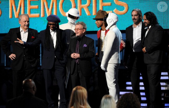 Giorgio Moroder, Nile Rodgers, Paul Williams, Pharrell Williams avec Thomas Bangalter et Guy-Manuel de Homem-Christo de Daft Punk aux Grammy Awards à Los Angeles le 26 janvier 2014.