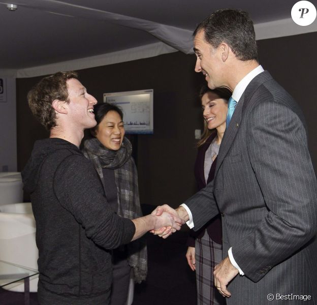 Felipe et Letizia d'Espagne ont rencontré le 24 février 2014 Mark Zuckerberg, fondateur de Facebook, et son épouse Priscilla Chan à Barcelone à l'occasion du GSMA Mobile World Congress.