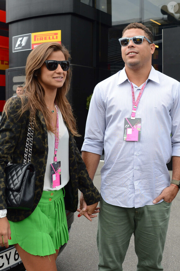 Ronaldo et sa fiancée Paula Morais dans les travées du Grand Prix d'Italie à Monza, le 8 septembre 2013
