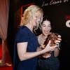 Sandrine Kiberlain (César de la meilleure actrice pour le rôle d'Ariane Felder dans 9 mois ferme) et sa fille Suzanne lors du dîner au Fouquet's après la 39e cérémonie des César à Paris, le 28 février 2014.