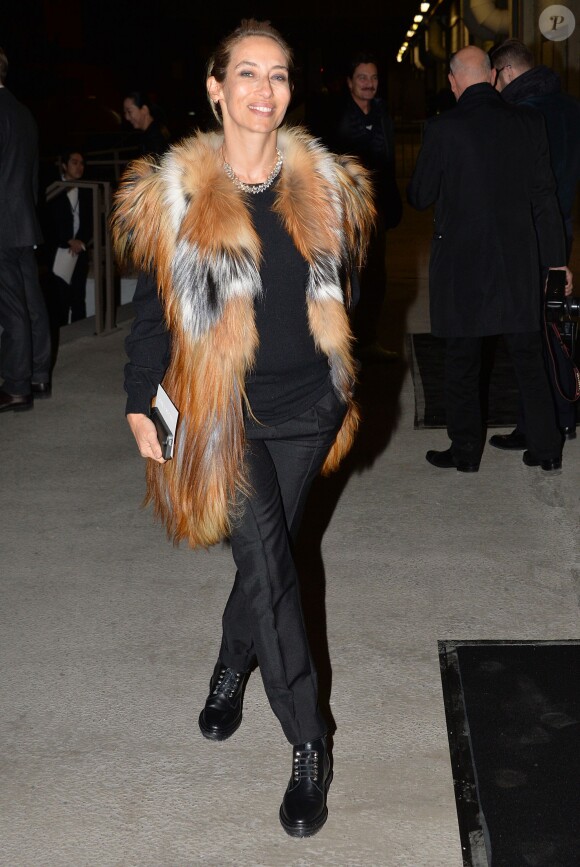 Alexandra Golovanoff arrive à la Halle Freyssinet pour assister au défilé Givenchy. Paris, le 2 mars 2014.