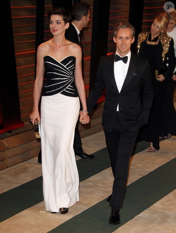 Anne Hathaway et Adam Shulman arrivent à la soirée Vanity Fair après la 86 ème cérémonie des Oscars. La soirée avait lieu au Sunset Plaza à West Hollywood, le 2 mars 2014