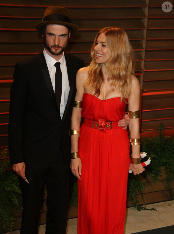 Sienna Miller et Tom Sturridge arrivent à la soirée Vanity Fair après la 86 ème cérémonie des Oscars. La soirée avait lieu au Sunset Plaza à West Hollywood, le 2 mars 2014 