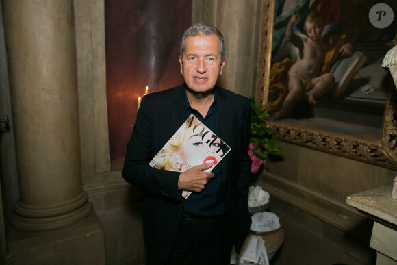 Mario Testino assiste à la soirée du magazine Vogue Deutsch en l'honneur de Mario Testino, au 1728. Paris, le 1er mars 2014.