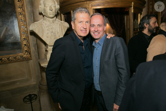 Mario Testino et Xavier Romatet (PDG de Condé Nast France) assistent à la soirée du magazine Vogue Deutsch, au 1728. Paris, le 1er mars 2014.
