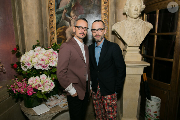 Viktor Horsting et Rolf Snoeren (créateurs de Viktor & Rolf) assistent à la soirée du magazine Vogue Deutsch en l'honneur de Mario Testino, au 1728. Paris, le 1er mars 2014.