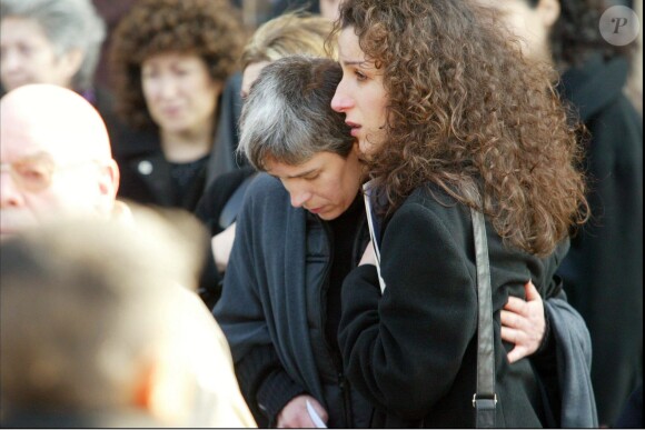 Théa Nougaro, lors de l'hommage funèbre à son père Claude Nougaro, à la cathédrale Notre Dame de Paris, le 8 mars 2004