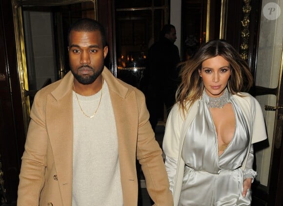Kim Kardashian et Kanye West à la sortie de l'hôtel Meurice, le 21 janvier 2014 à Paris.