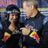 José Garcia s'essaye à l'aviation de haute voltige lors de la Red Bull Air Race d'Abu Dhabi le 28 février