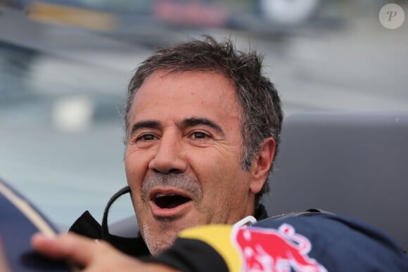 L'acteur José Garcia s'essaye à l'aviation de haute voltige lors de la Red Bull Air Race d'Abu Dhabi les 28 février et 1er mars 2014.