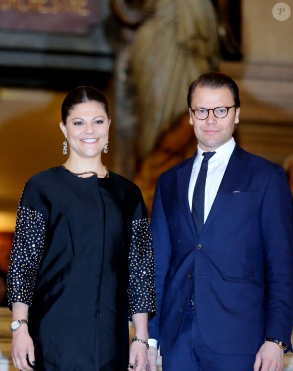 La princesse Victoria de Suède et son mari le prince Daniel ont visité l'Opéra Garnier à Paris en fin de matinée le 6 mars 2014.