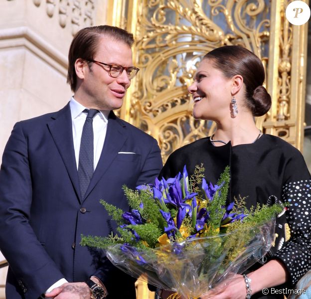 La princesse Victoria de Suède et son époux le prince Daniel lors de l'inauguration de l'exposition ''Carl Larsson, l'imagier de la Suède'', au Petit Palais à Paris le 6 mars 2014.