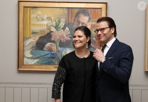 La princesse Victoria de Suède et le prince Daniel lors de l'inauguration de l'exposition ''Carl Larsson, l'imagier de la Suède'', au Petit Palais à Paris le 6 mars 2014.