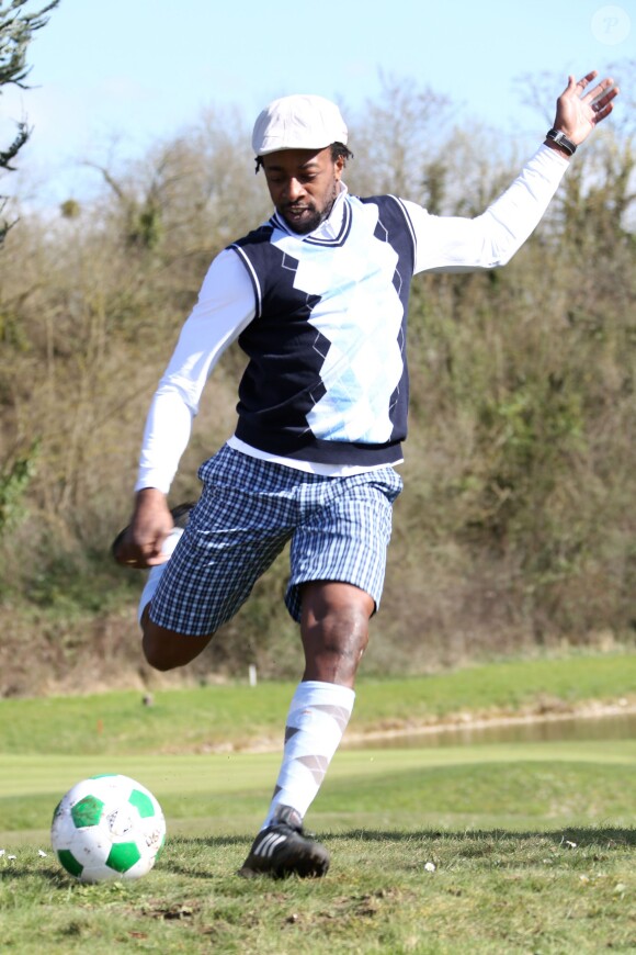 Sidney Govou lors de la première Footgolf Cup 2014 au golf de Feucherolles en France le 5 mars 2014.