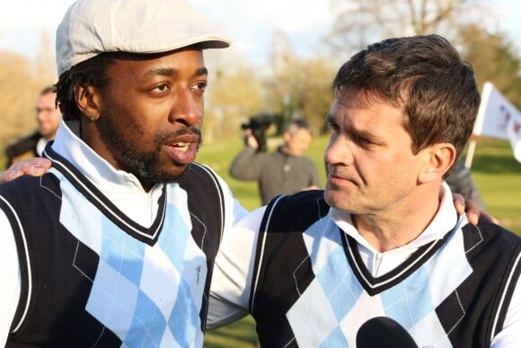 Sidney Govou et Hervé Mathoux lors de la première Footgolf Cup 2014 au golf de Feucherolles en France le 5 mars 2014.