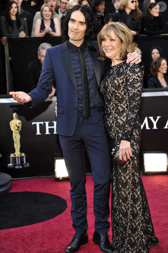 Russell Brand et sa mère Barbara aux Oscars le 11 février 2011.