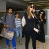 Khloé, Kim, Kourtney Kardashian et Scott Disick arrivent à l'aéroport de Miami. Le 11 mars 2014.