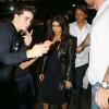 Kim Kardashian et Jonathan Cheban se rendent dans un restaurant pour dîner. Miami, le 11 mars 2014.