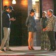 Ashton Kutcher et Mila Kunis avec des amis au restaurant à Studio City, Los Angeles, le 12 mars 2014.