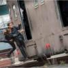 Shailene Woodley et Theo James amoureux dans Divergente.