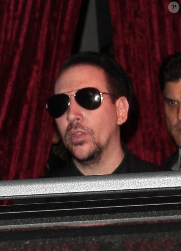 Marilyn Manson méconnaissable, arrivant aux fiançailles de Johnny Depp et Amber Heard, organisées très discrètement, à Los Angeles, le 14 mars 2014.