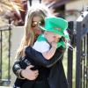Fergie et son mari Josh Duhamel sortent de chez eux avec leur fils Axl pour se rendre chez des amis à l'occasion de la Saint-Patrick à Brentwood, le 16 mars 2014.