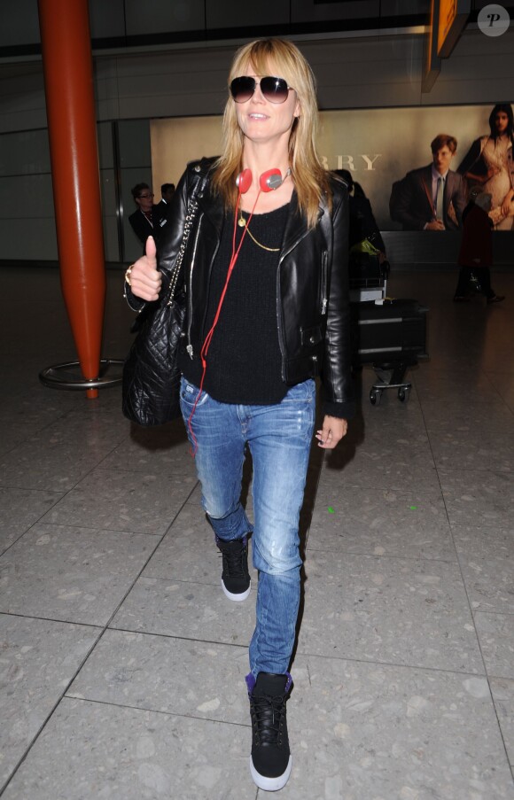 Heidi Klum à son arrivée à l'aéroport d'Heathrow à Londres le 11/03/2014
