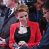 Scarlett Johansson enceinte arrive à l'avant-première du film Captain America : Le Soldat de l'Hiver au Grand Rex à Paris, le 17 mars 2014.