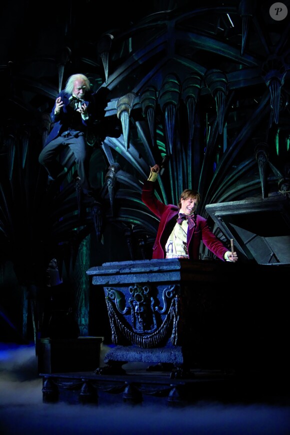 Alfred et le professeur dans "Le bal des vampires", une comédie musicale mise en scène par Roman Polanski au Théâtre Mogador à partir du 16 octobre 2014.
