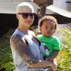 Amber Rose et son fils Sebastian à Calabasas, le 17 mars 2014.