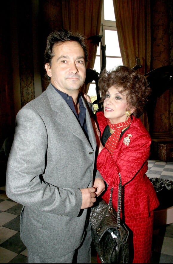 Gina Lollobrigida avec son fils Milko le 9 octobre 2003 à Paris.