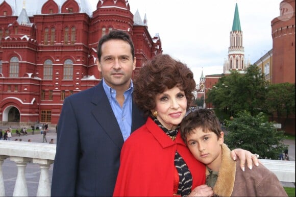 Gina Lollobrigida avec son fils Milko et son petit-fils Dimitri en 2003 à Moscou. 