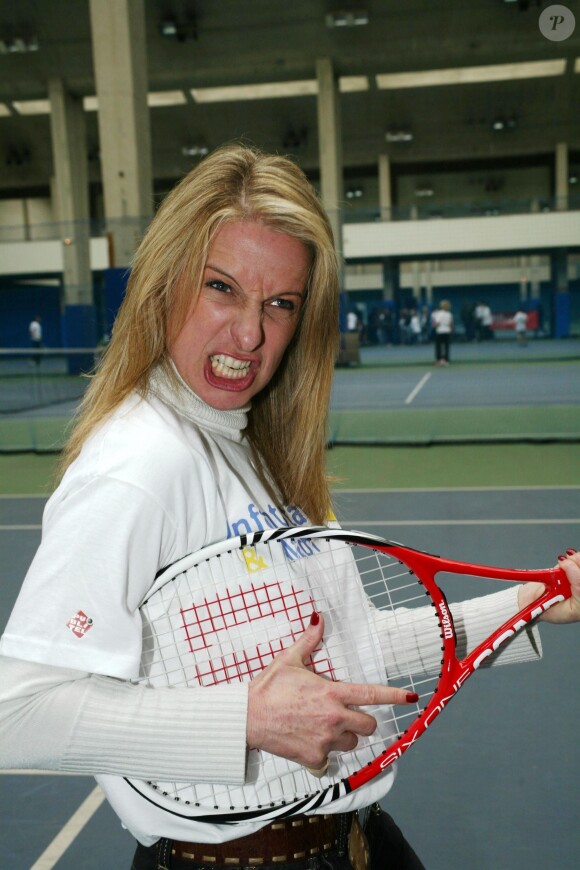 Anne Bernex lors d'une journée avec l'association "Enfant Star & Match" au Tennis Club de Paris le 17 mars 2014