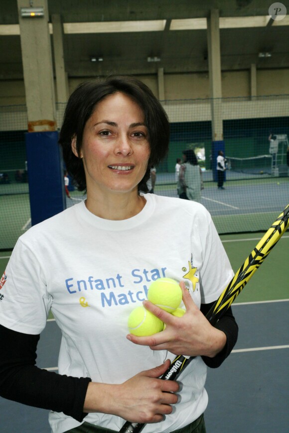 Delphine de Turckheim lors d'une journée avec l'association "Enfant Star & Match" au Tennis Club de Paris le 17 mars 2014