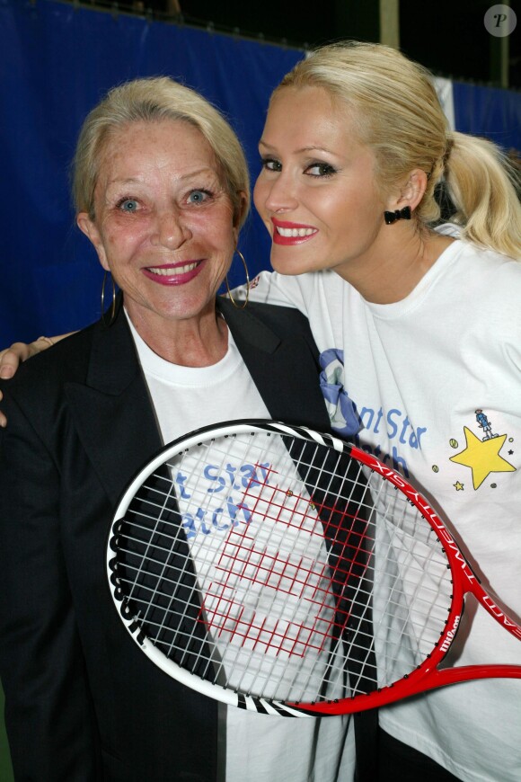 Danièle Odin et Tatiana Laurens-Delarue lors d'une journée avec l'association "Enfant Star & Match" au Tennis Club de Paris le 17 mars 2014
