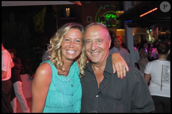 Daniel Hechter et Fiona Gelin à St-Tropez lors d'une soirée au Byblos en 2009