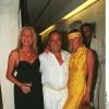 Daniel Hechter, son épouse Jennifer et Jacqueline Veyssiere lors d'une soirée à St-Tropez en 1996