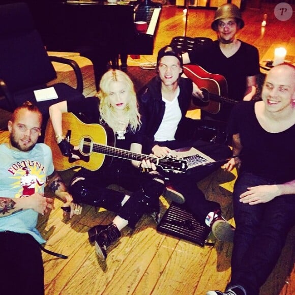 Madonna avec le DJ Avicii en studio pour son nouvel album, New York, mars 2014.