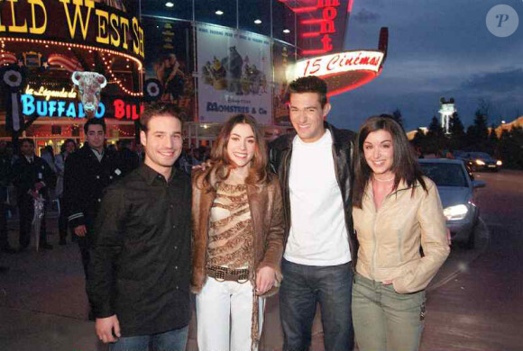 Jean-Pascal, Jenifer, Olivia et Mario de la Star Ac' à Disneyland Resort Paris en février 2002