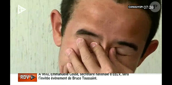 Alexandre, jeune fan de Zlatan Ibrahimovic ému aux larmes en expliquant qu'il a demandé au Suédois son maillot lors du match entre le Paris Saint-Germain et Lorient, le 21 mars 2014 à Lorient, pour tenir une promesse qu'il avait faite à un ami décédé