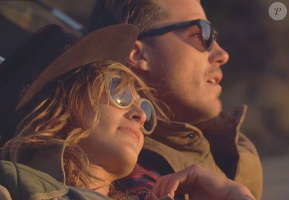 Norah Jones et Billy Joe Armstrong ont dévoilé le clip rêveur de leur duo "Kentucky", mis en ligne le 17 mars 2014.