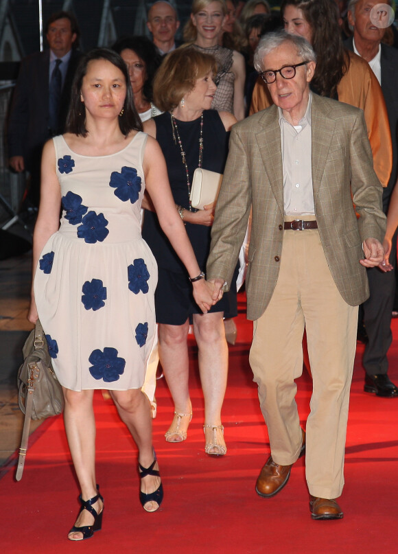 Soon-Yi Previn et Woody Allen lors de l'avant-première du film "Blue Jasmine" à l'UGC Bercy à Paris, le 27 août 2013